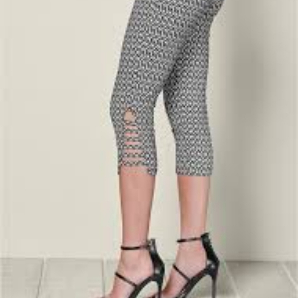 Black and White geometric design crop pants